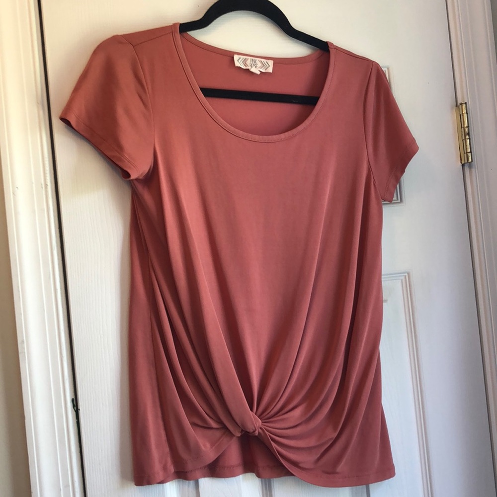 Knotted tee